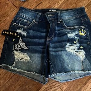 Maurices, cut off fringed, distressed, short size 1/2